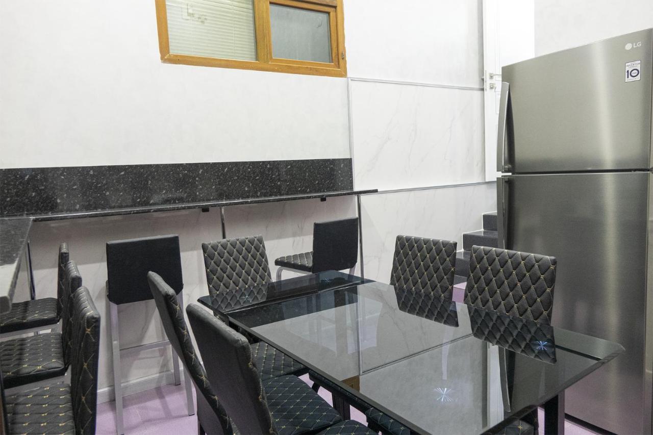 Midcity Hostel 예레반 외부 사진